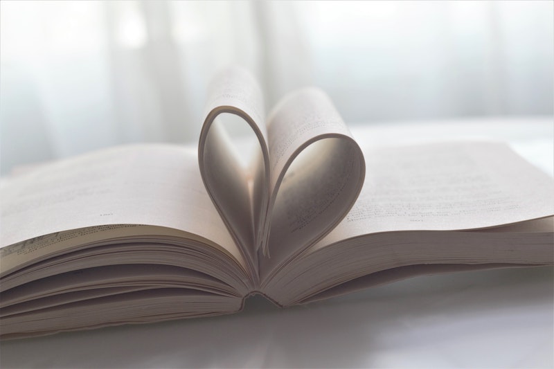 5 Romantic Books to Gift Your Partner This Valentine's Day