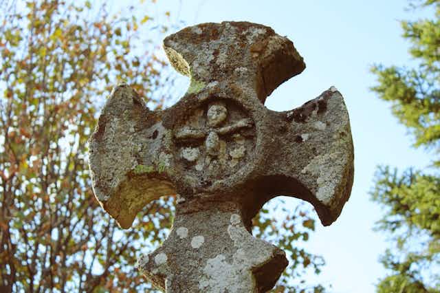 Celtic Cross Bronze Cremation Urn In Large