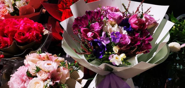 Discover everything you need to know about funeral flower etiquette with this guide.